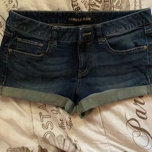 Express jeans, size 6. Dark blue in color.
